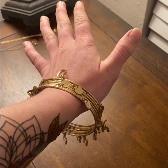 6 gold bangles. Elephants, birds, & heart charms - Picture 9 of 16